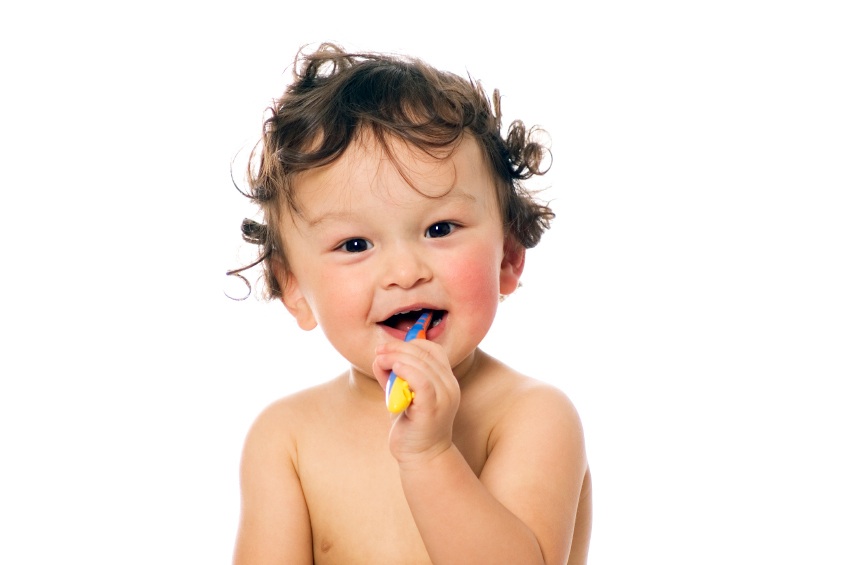 The child study to clean a teeth.